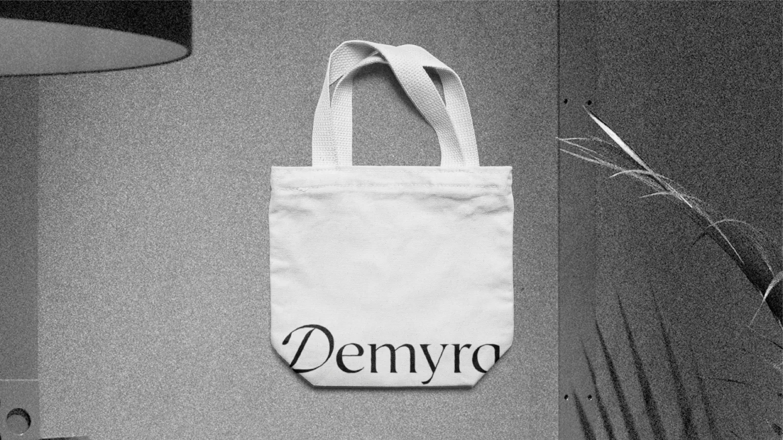 Canvas tote bag with the Demyra wordmark